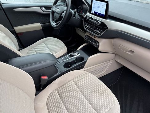 Certified 2020 Ford Escape SE image 16