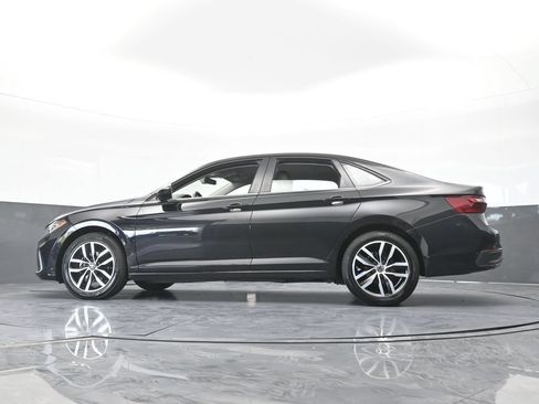 Used 2025 Volkswagen Jetta SE FWD image 54