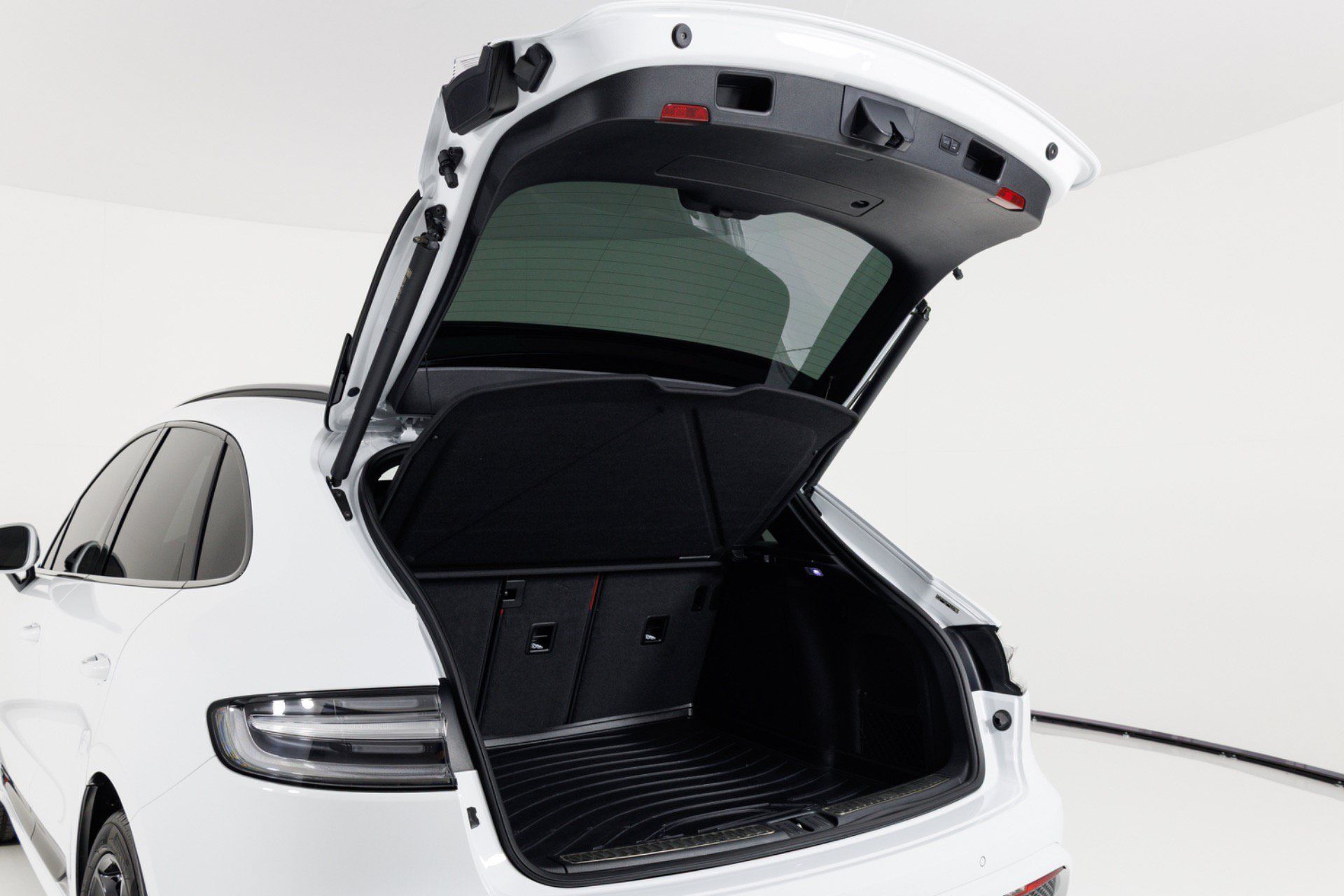 Used 2022 Porsche Macan GTS AWD/4WD image 65