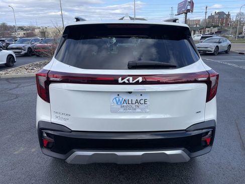 Certified 2024 Kia Seltos EX image 5
