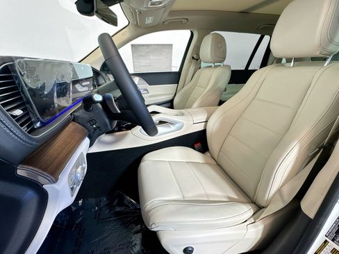 New 2026 Mercedes-Benz GLS 450 4MATIC image 18