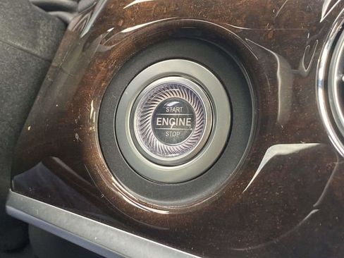 Used 2020 Mercedes-Benz S 560 4MATIC Sedan image 31