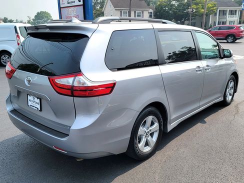 Used 2018 Toyota Sienna LE w/ Carpet Mat Package FWD image 5