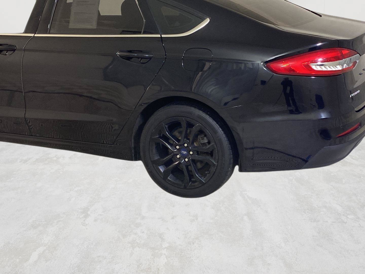 Used 2020 Ford Fusion SE w/ Equipment Group 151A FWD image 9