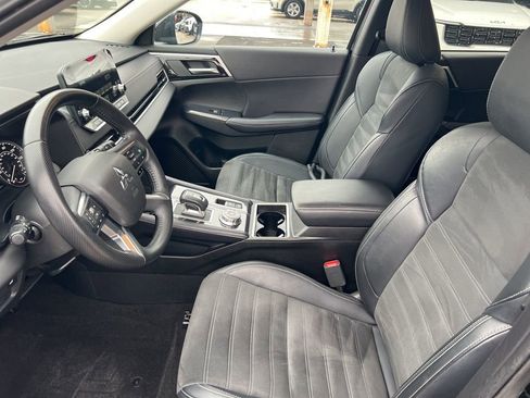 Used 2024 Mitsubishi Outlander SE image 4