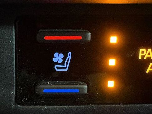 Certified 2019 Toyota RAV4 Limited image 10