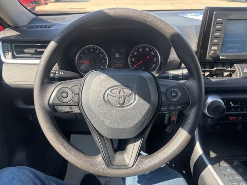 Used 2021 Toyota RAV4 LE AWD/4WD image 15