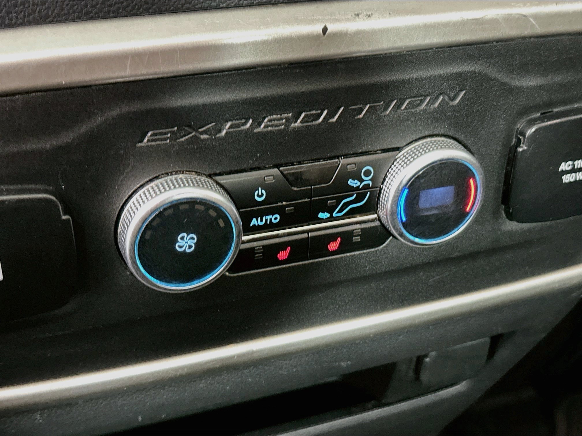 Used 2024 Ford Expedition Limited AWD/4WD image 28