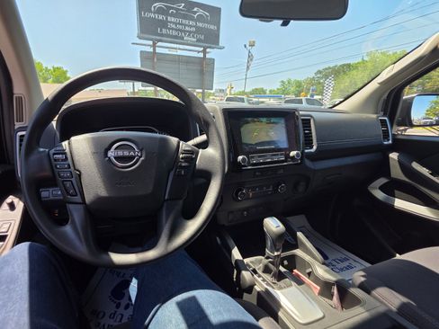 Used 2024 Nissan Frontier SV w/ Technology Package RWD image 13