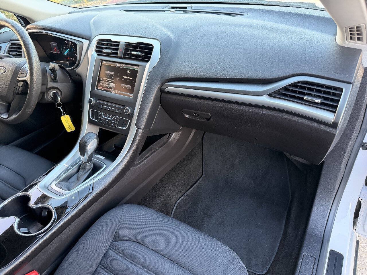 Used 2016 Ford Fusion SE FWD image 36