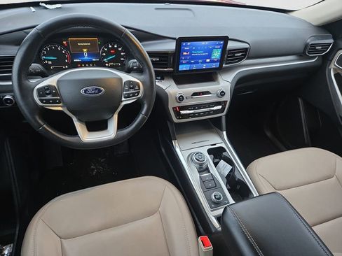 Used 2023 Ford Explorer XLT w/ Equipment Group 202A image 18