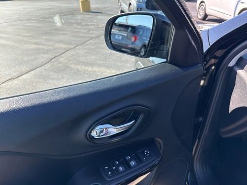 Used 2020 Jeep Cherokee Latitude Plus image 27