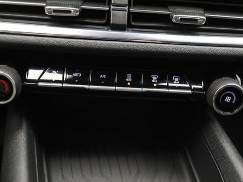 Used 2026 Chevrolet Equinox EV LT w/ Comfort Package image 22