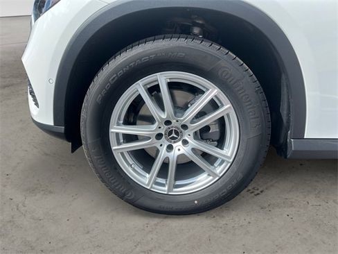 Used 2025 Mercedes-Benz GLC 300 4MATIC image 14