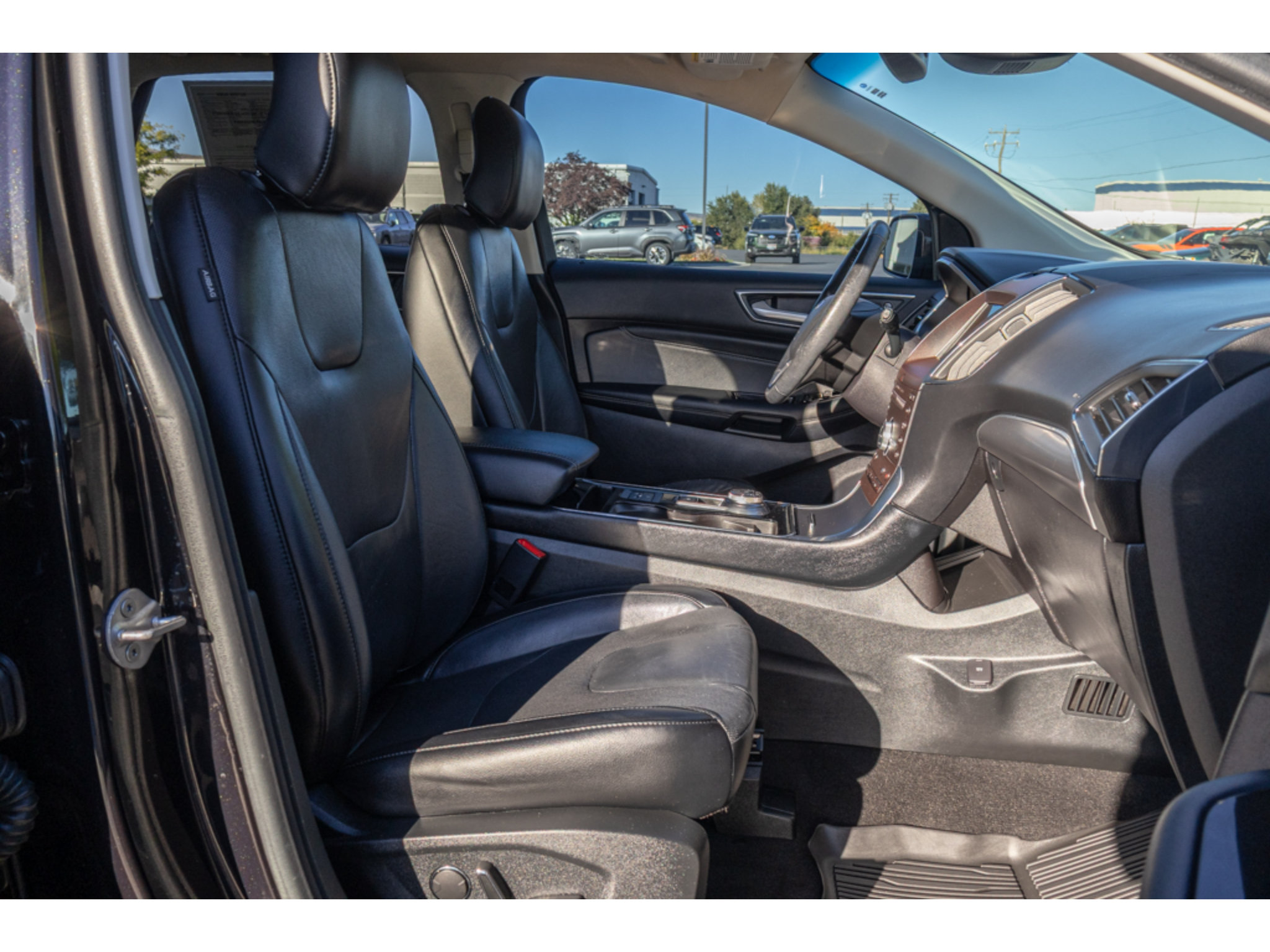 Used 2019 Ford Edge Titanium w/ Equipment Group 301A FWD image 11