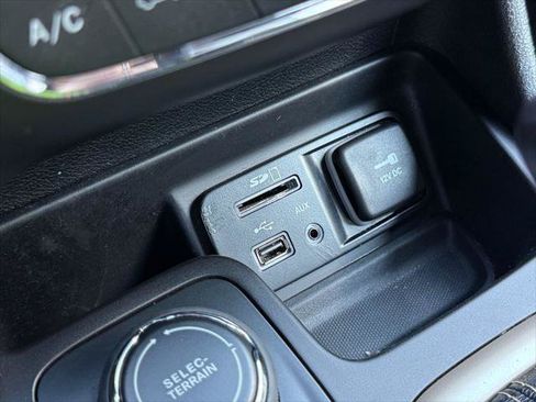 Certified 2018 Jeep Cherokee Latitude AWD/4WD image 24