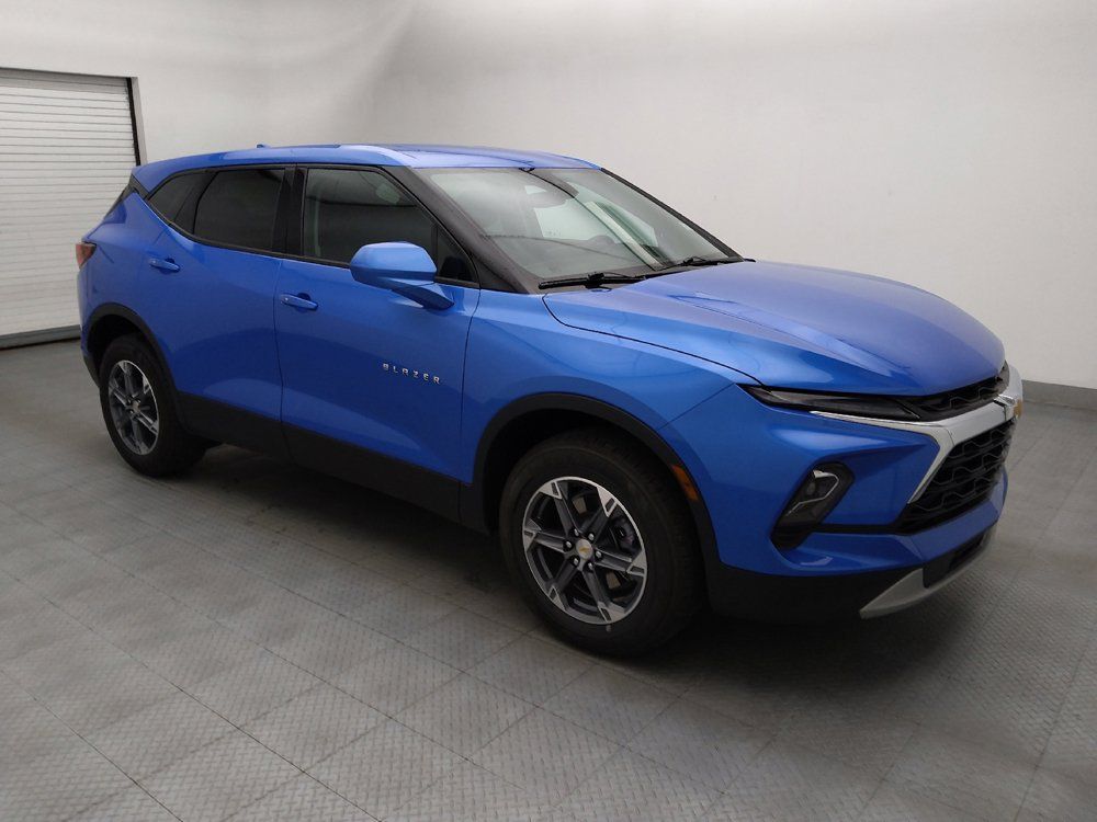Used 2025 Chevrolet Blazer LT FWD image 11