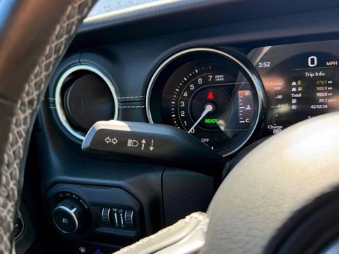 Used 2022 Jeep Wrangler Unlimited Sahara w/ Cold Weather Group image 20