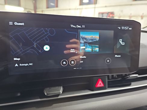 Used 2025 Kia Carnival SX image 24