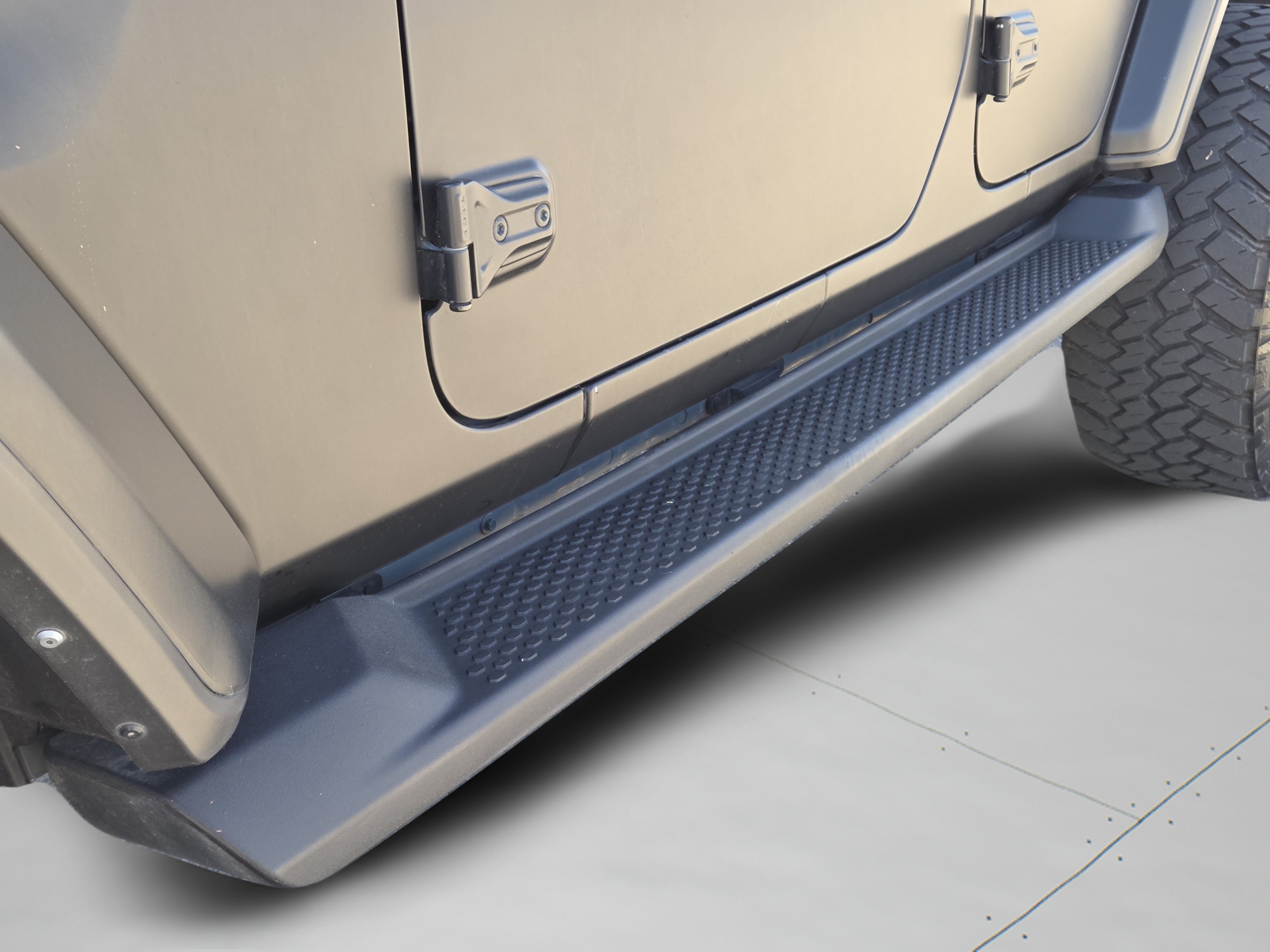 Used 2024 Jeep Wrangler Unlimited Sahara w/ Technology Group AWD/4WD image 27
