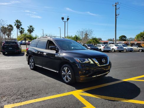 Used 2017 Nissan Pathfinder SL w/ SL Premium Package image 2