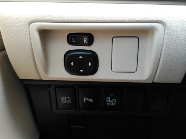Used 2016 Lexus ES 350 w/ Luxury Package w/Wood Trim FWD image 34