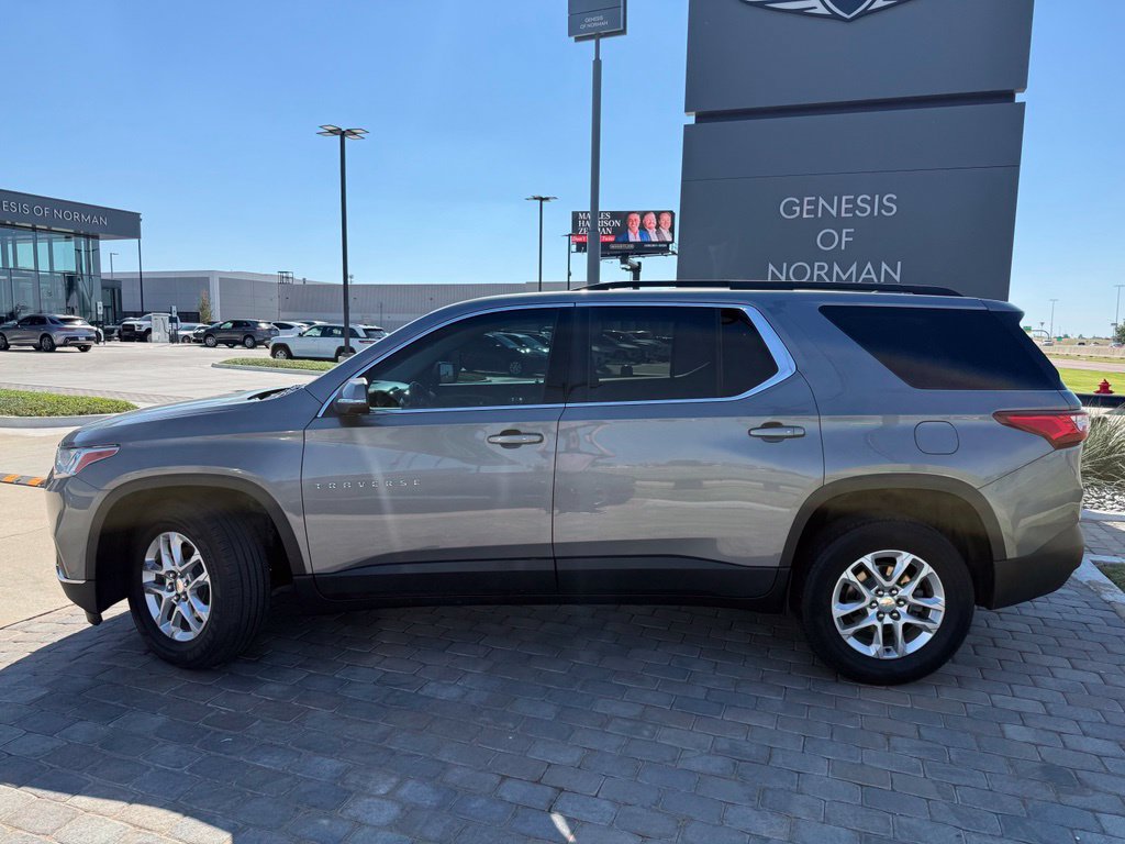 Used 2021 Chevrolet Traverse LT FWD image 2