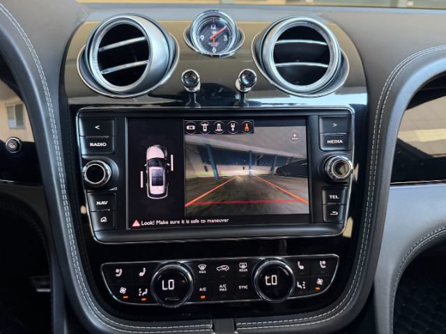 Used 2017 Bentley Bentayga AWD/4WD image 19