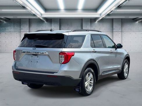 Used 2024 Ford Explorer XLT AWD/4WD image 26