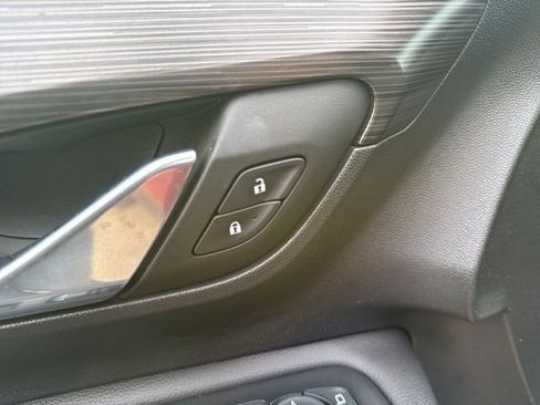 Used 2023 GMC Terrain SLE w/ Driver Convenience Package image 11