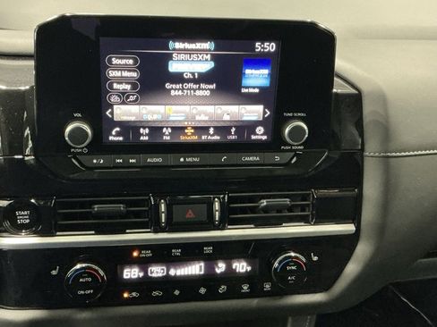 Used 2025 Nissan Pathfinder SV image 7