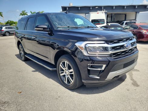 Used 2023 Ford Expedition Max Limited AWD/4WD image 3