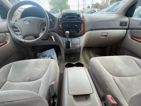 Used 2004 Toyota Sienna XLE Limited image 9