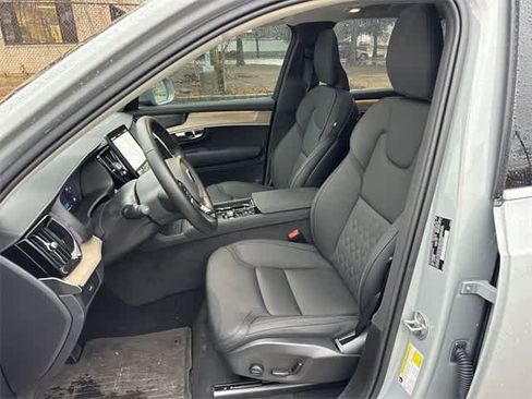 Used 2025 Volvo XC90 B6 Plus w/ Protection Package Premier image 13
