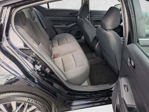 Used 2025 Nissan Altima 2.5 SV FWD image 17