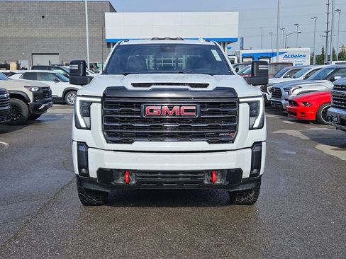 Used 2024 GMC Sierra 2500 AT4 w/ Technology Package AWD/4WD image 9