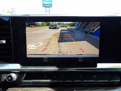 Certified 2025 Chevrolet Silverado 1500 LT AWD/4WD image 24