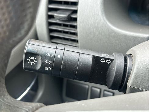 Used 2013 Nissan Frontier S image 25