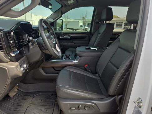 Used 2025 GMC Sierra 2500 SLT image 18