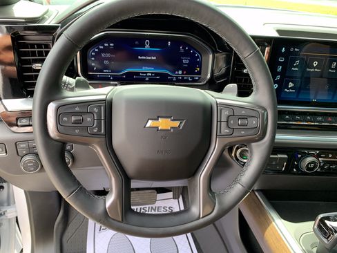 Used 2025 Chevrolet Silverado 1500 High Country AWD/4WD image 32