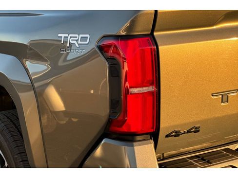 Used 2025 Toyota Tacoma TRD Sport image 31