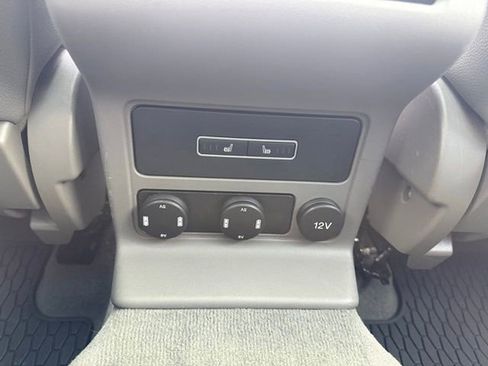 Used 2018 Jaguar F-PACE R-Sport image 11