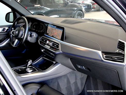 Used 2022 BMW X5 xDrive40i w/ M Sport Package AWD/4WD image 29