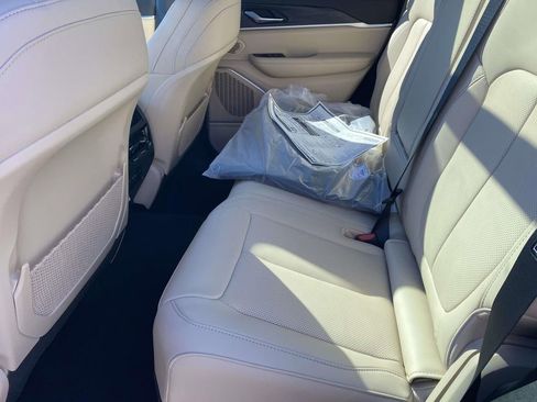 New 2026 Jeep Grand Cherokee Limited w/ Luxury Tech Group II RWD image 40