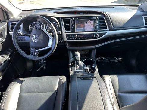 Used 2019 Toyota Highlander XLE image 22