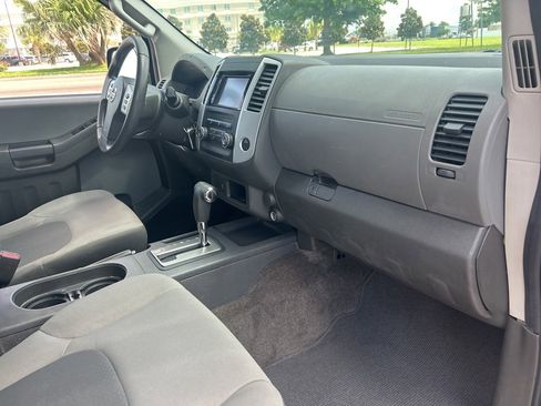Used 2015 Nissan Xterra X image 35