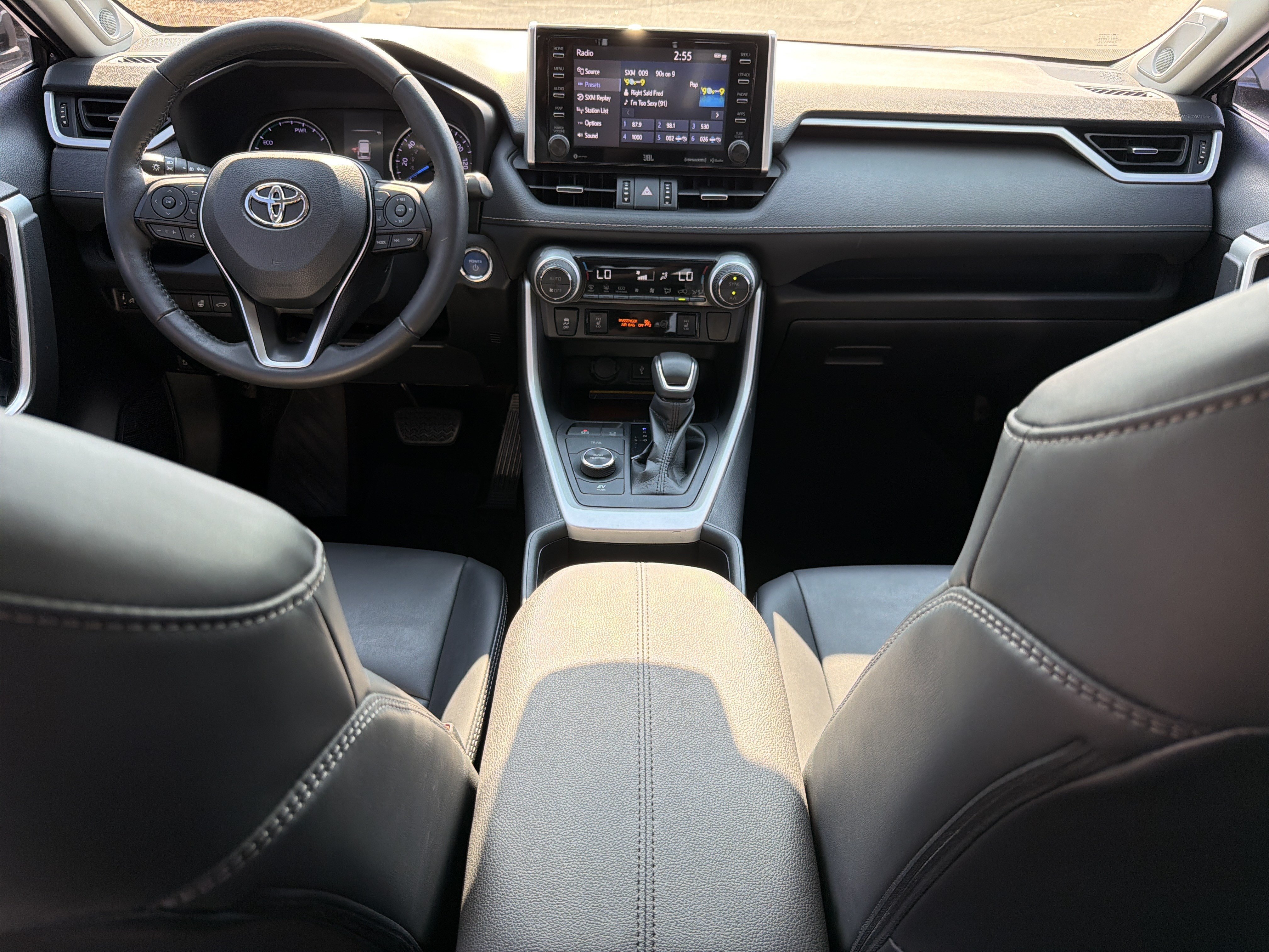 Used 2021 Toyota RAV4 XLE Premium AWD/4WD image 4