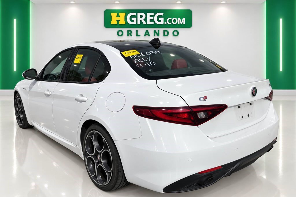 Used 2022 Alfa Romeo Giulia Veloce RWD image 2