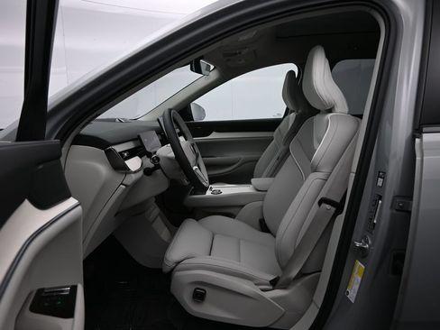 Used 2025 Volvo EX90 Ultra AWD/4WD image 21