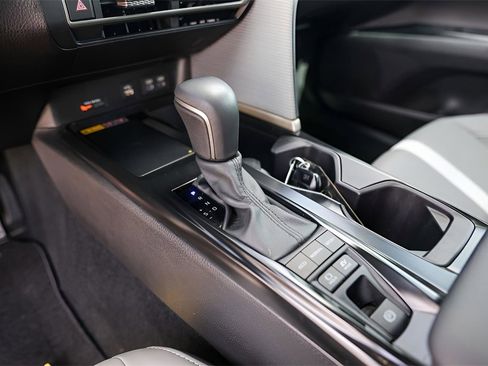 Used 2025 Toyota Camry SE image 20